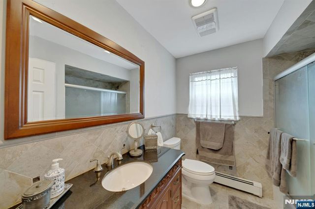 1527 10th Street, Fort Lee, NJ 07024