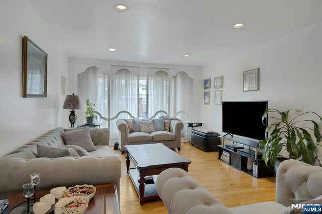 1527 10th Street, Fort Lee, NJ 07024