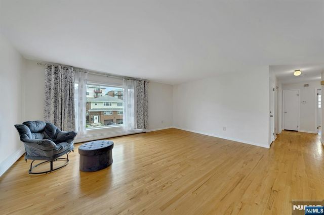 1527 10th Street, Fort Lee, NJ 07024