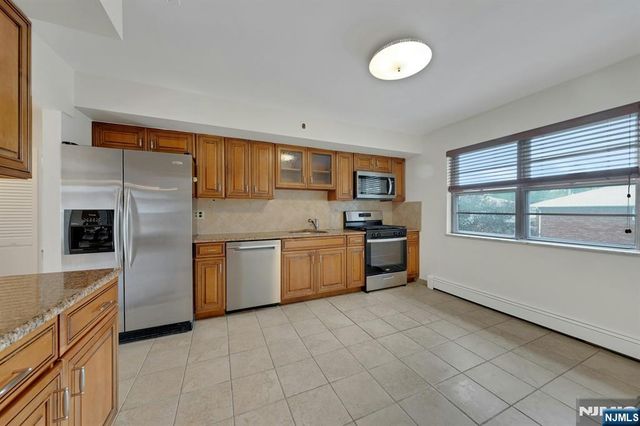 1527 10th Street, Fort Lee, NJ 07024