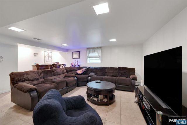 1527 10th Street, Fort Lee, NJ 07024