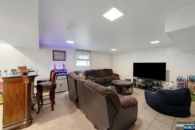 1527 10th Street, Fort Lee, NJ 07024