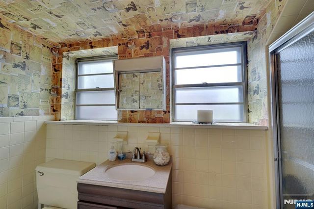 1527 10th Street, Fort Lee, NJ 07024