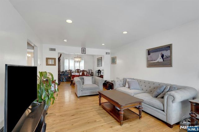 1527 10th Street, Fort Lee, NJ 07024