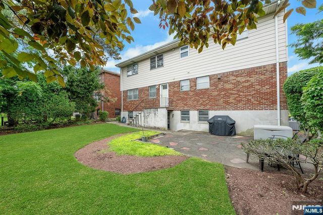 1527 10th Street, Fort Lee, NJ 07024