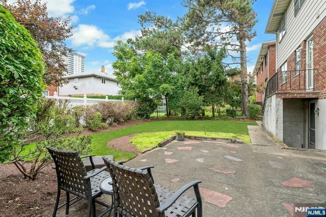 1527 10th Street, Fort Lee, NJ 07024