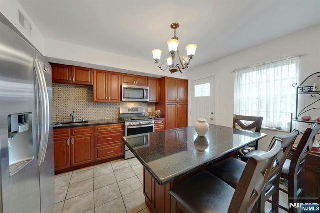 1527 10th Street, Fort Lee, NJ 07024