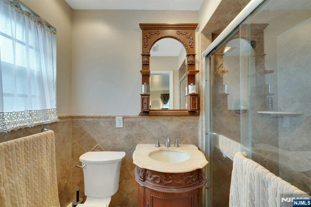 1527 10th Street, Fort Lee, NJ 07024