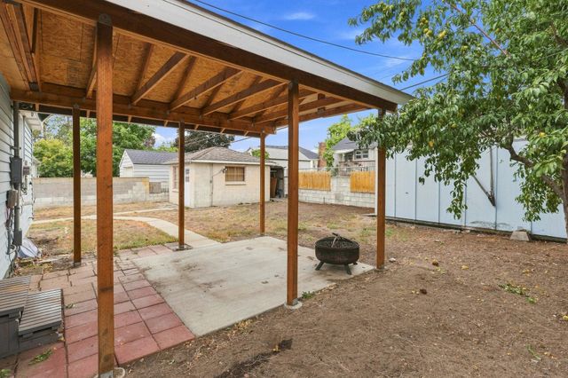 2630 W Lacrosse Ave, Spokane, WA 99205