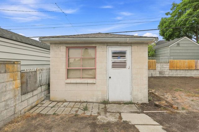 2630 W Lacrosse Ave, Spokane, WA 99205