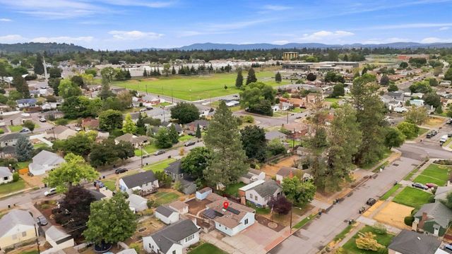 2630 W Lacrosse Ave, Spokane, WA 99205