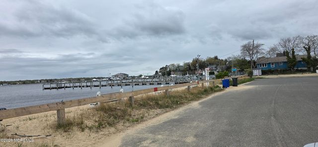 30 Gladney Avenue, Toms River, NJ 08753