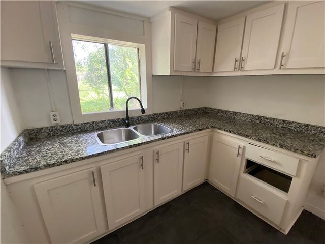 438 Scotland Dr, Corpus Christi, TX 78418