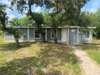 438 Scotland Dr, Corpus Christi, TX 78418