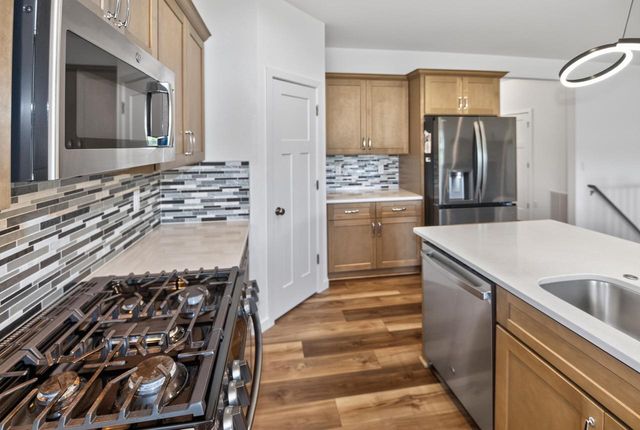9391 S Parkside LANE, Franklin, WI 53132