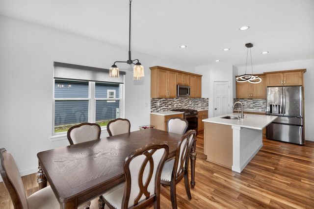 9391 S Parkside LANE, Franklin, WI 53132