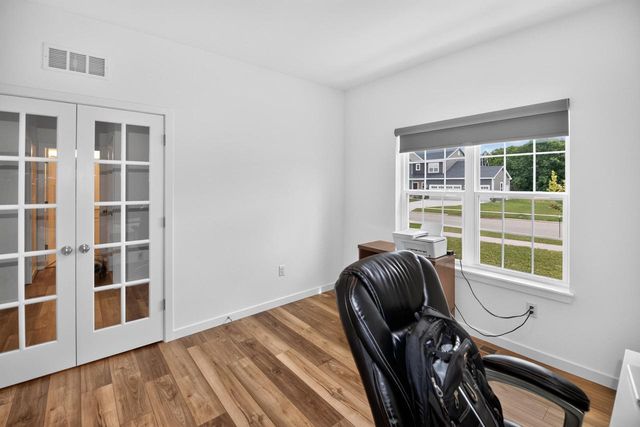 9391 S Parkside LANE, Franklin, WI 53132