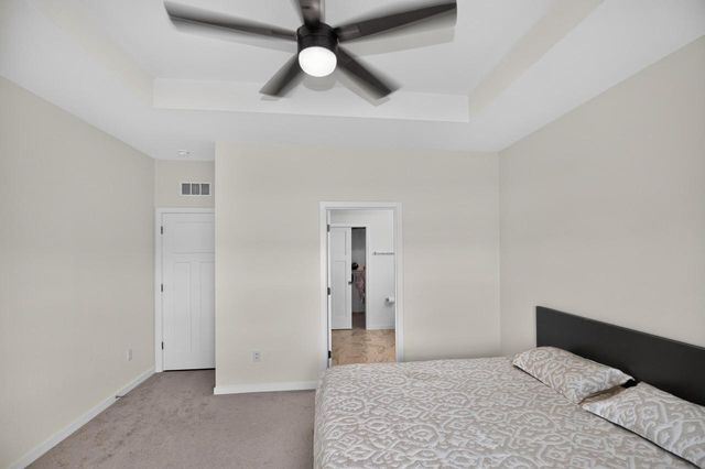 9391 S Parkside LANE, Franklin, WI 53132