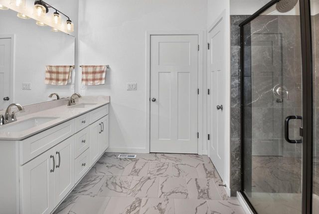 9391 S Parkside LANE, Franklin, WI 53132