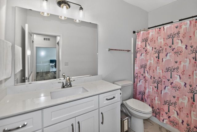 9391 S Parkside LANE, Franklin, WI 53132