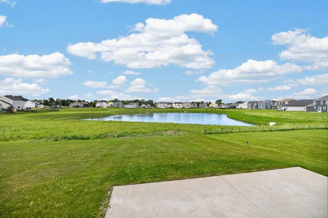 9391 S Parkside LANE, Franklin, WI 53132