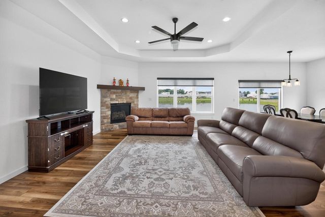 9391 S Parkside LANE, Franklin, WI 53132