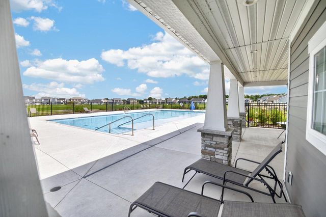 9391 S Parkside LANE, Franklin, WI 53132