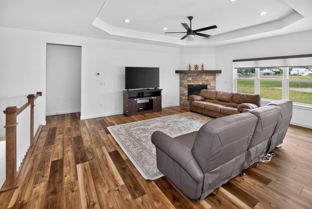 9391 S Parkside LANE, Franklin, WI 53132
