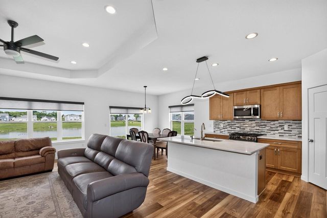 9391 S Parkside LANE, Franklin, WI 53132