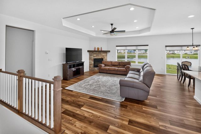 9391 S Parkside LANE, Franklin, WI 53132