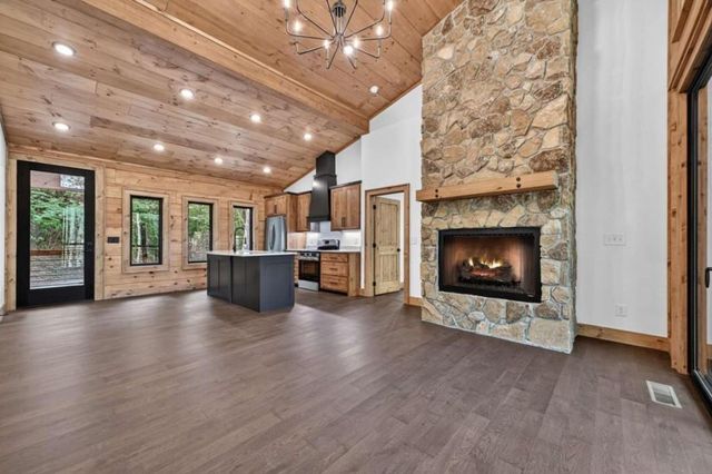 328 Crabapple Drive, Blue Ridge, GA 30513