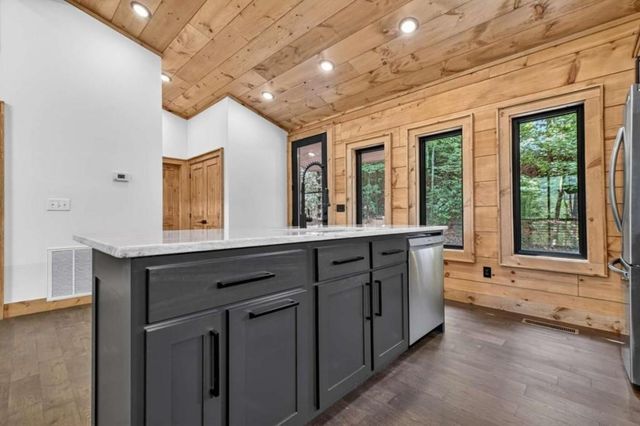 328 Crabapple Drive, Blue Ridge, GA 30513