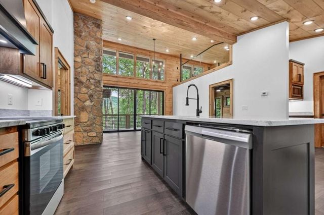 328 Crabapple Drive, Blue Ridge, GA 30513