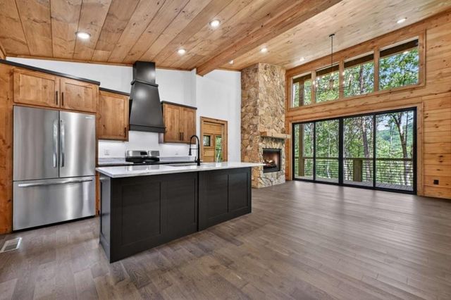 328 Crabapple Drive, Blue Ridge, GA 30513