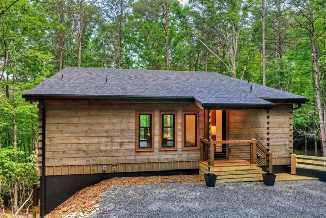 328 Crabapple Drive, Blue Ridge, GA 30513