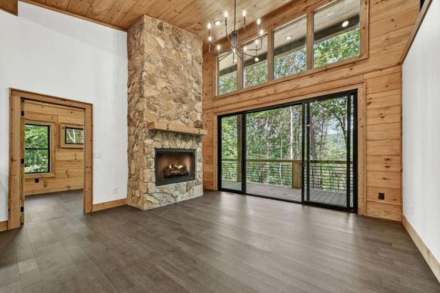 328 Crabapple Drive, Blue Ridge, GA 30513