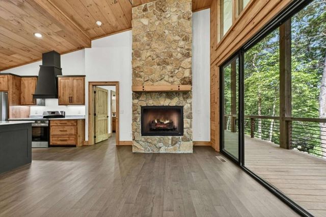 328 Crabapple Drive, Blue Ridge, GA 30513