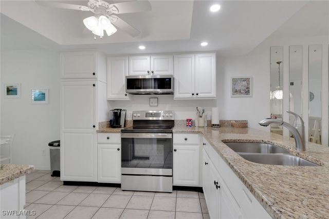 420 Fox Haven DR 3208, Naples, FL 34104