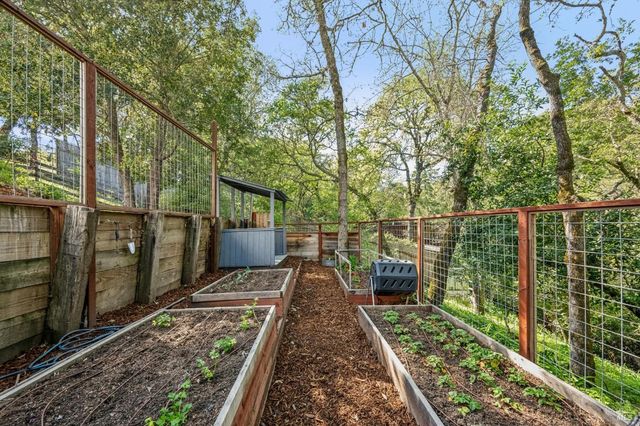 1143-1145 Hill Rd, Glen Ellen, CA 95442