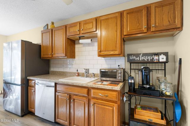 1906 Cambridge Manor Drive, Scotia, NY 12302