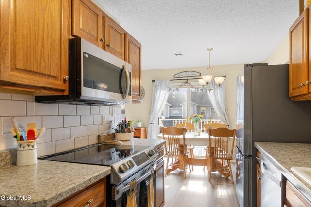 1906 Cambridge Manor Drive, Scotia, NY 12302