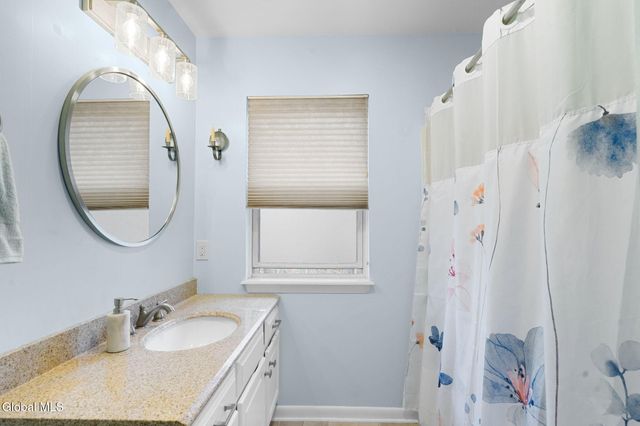 1906 Cambridge Manor Drive, Scotia, NY 12302