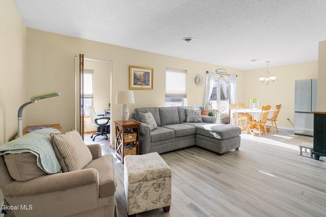 1906 Cambridge Manor Drive, Scotia, NY 12302