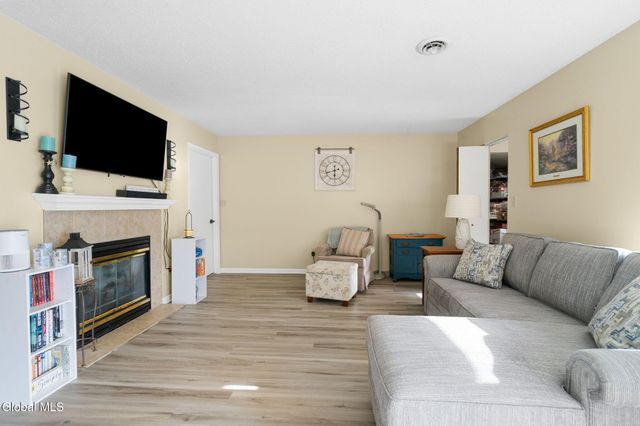 1906 Cambridge Manor Drive, Scotia, NY 12302
