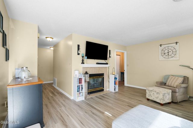 1906 Cambridge Manor Drive, Scotia, NY 12302