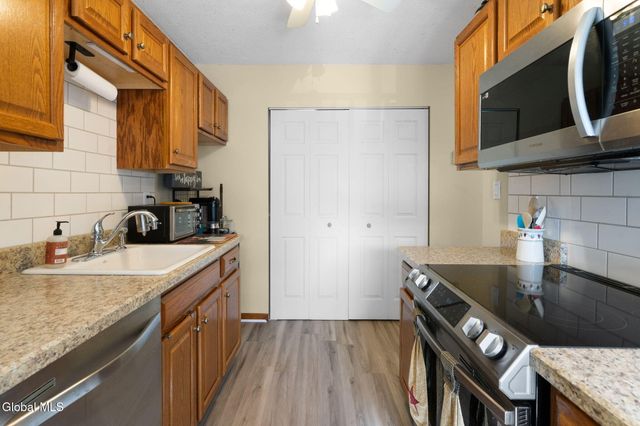 1906 Cambridge Manor Drive, Scotia, NY 12302