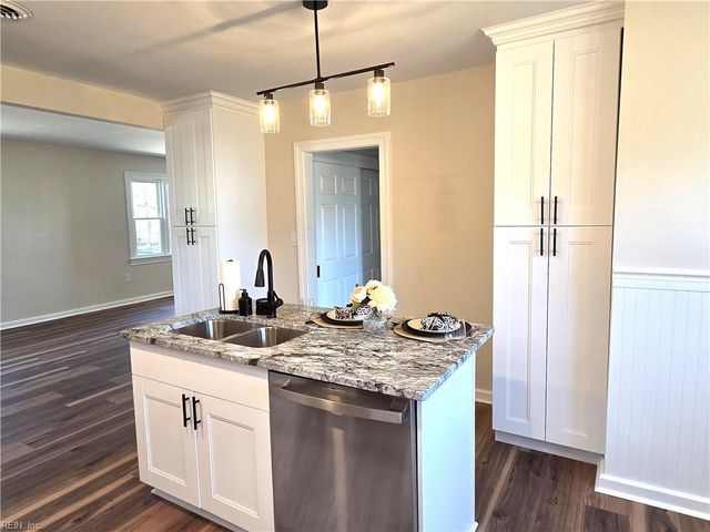 5901 Chuckatuck LN, Suffolk, VA 23432