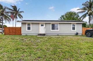 202 Elaine Circle W, West Palm Beach, FL 33409
