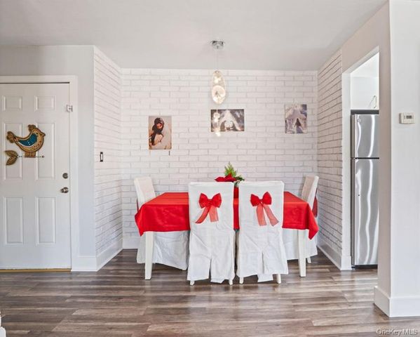 460 Old Town Road 5L, Port Jefferson Station, NY 11776