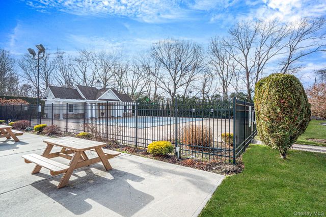 460 Old Town Road 5L, Port Jefferson Station, NY 11776